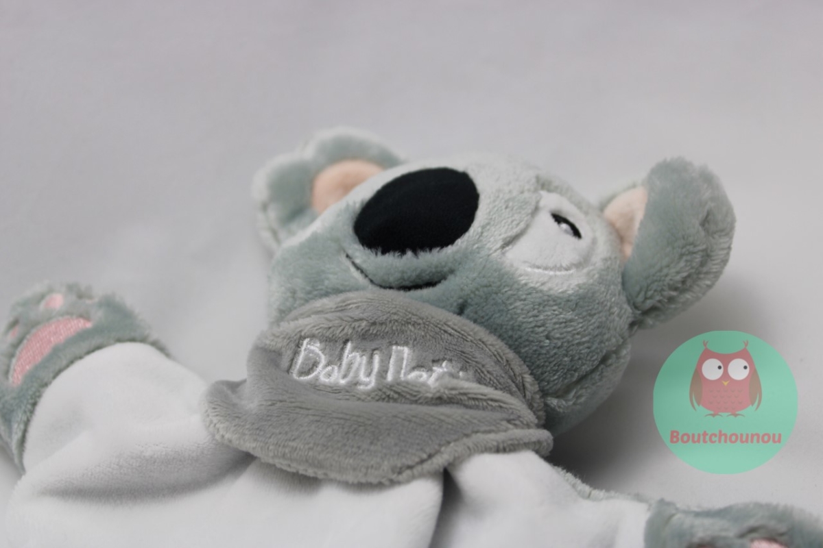 doudou_marionnette_koala_gris_blanc_rose_foulard_nature_baby_nat