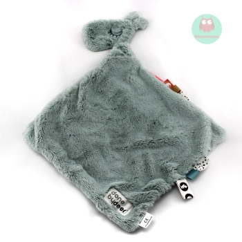 doudou_girafe_raffi_bleu_vert_attache_tetine_done_by_deer