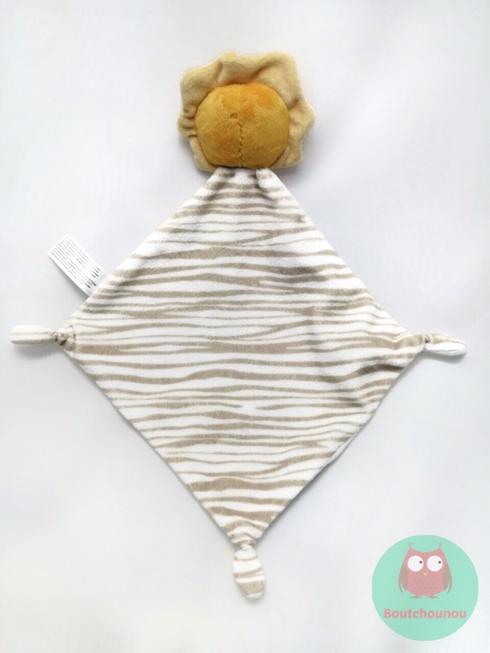 doudou_lion_plat_blanc_avec_etoiles_elephants_girafe_puma_simba_toys